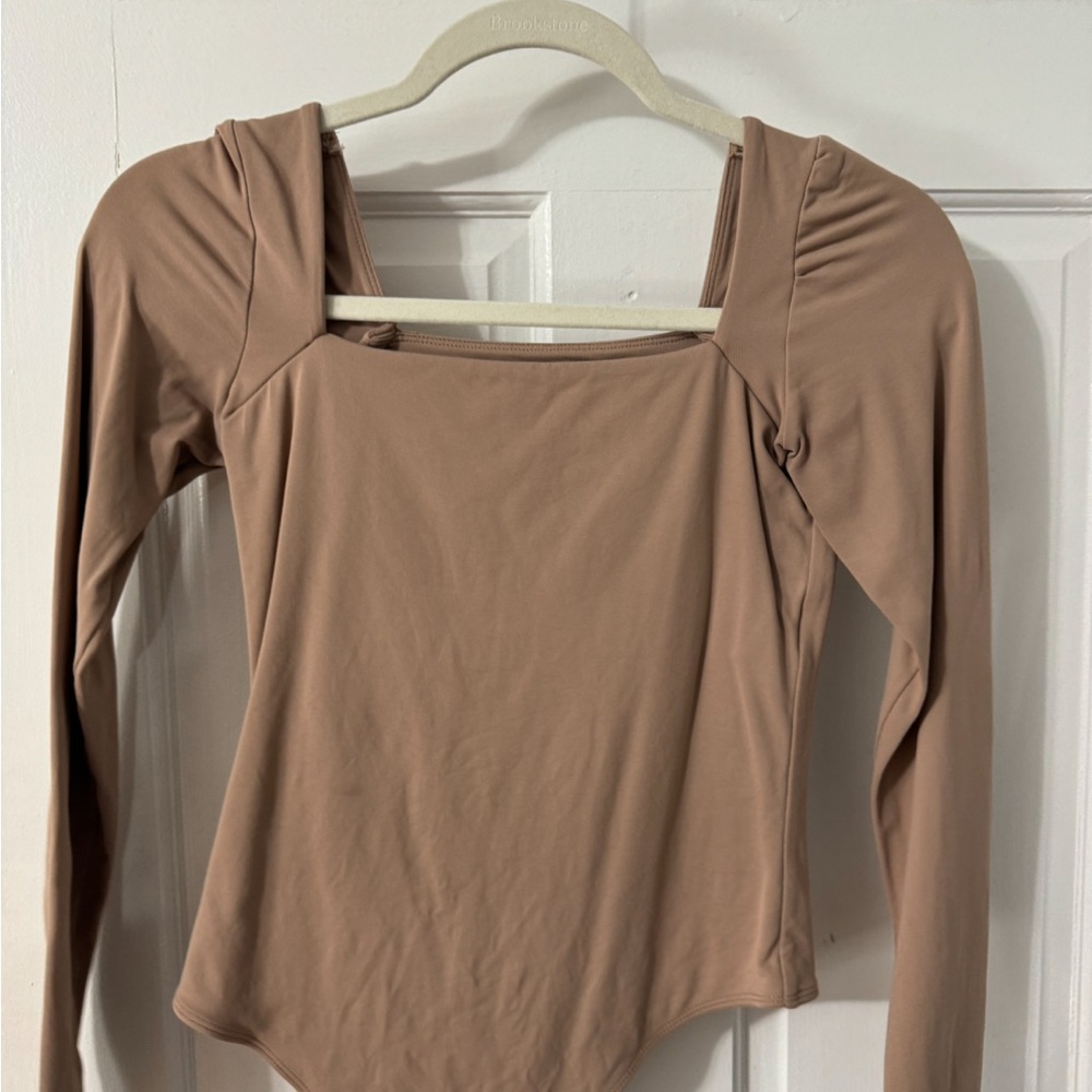 Aritzia babaton Tan Long Sleeve Top